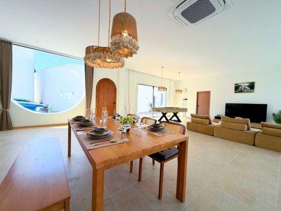 Quint Pool Villas Hotel in Pattaya City