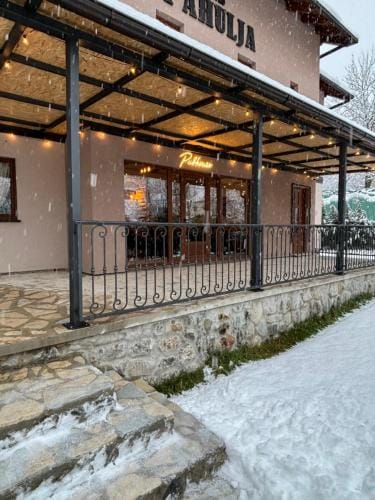 Pubhouse & Rooms Pahulja Hotel in Montenegro