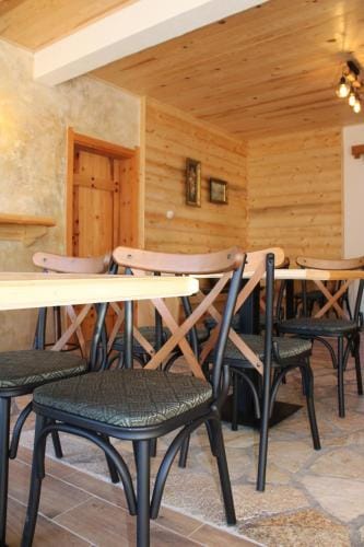 Pubhouse & Rooms Pahulja Hotel in Montenegro