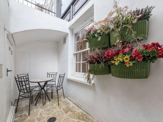 Home For All - Fitzrovia - by Frankie Says Hotel in London Borough of Islington