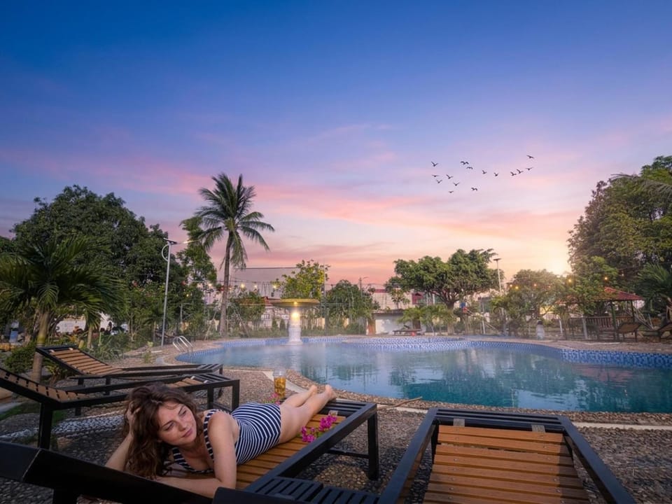 Swimming pool