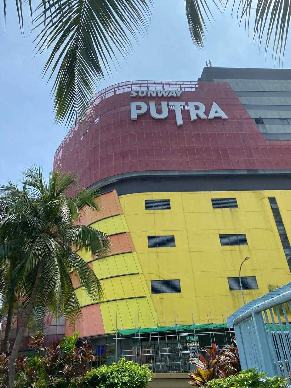 Regalia Infinity Pool Hostel Near KLCC Capsule hotel in Federal Territory of Kuala Lumpur