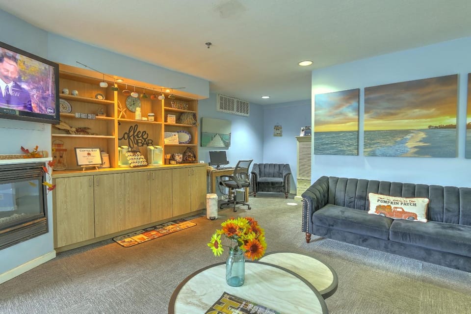 Shared lounge/TV area