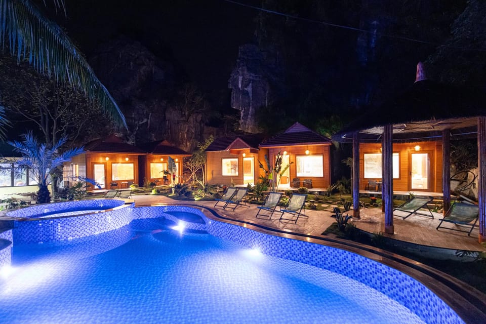 Swimming pool [outdoor]