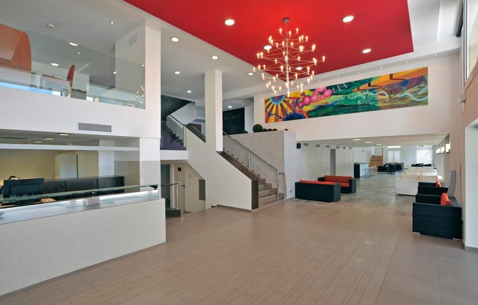Shared lounge/TV area