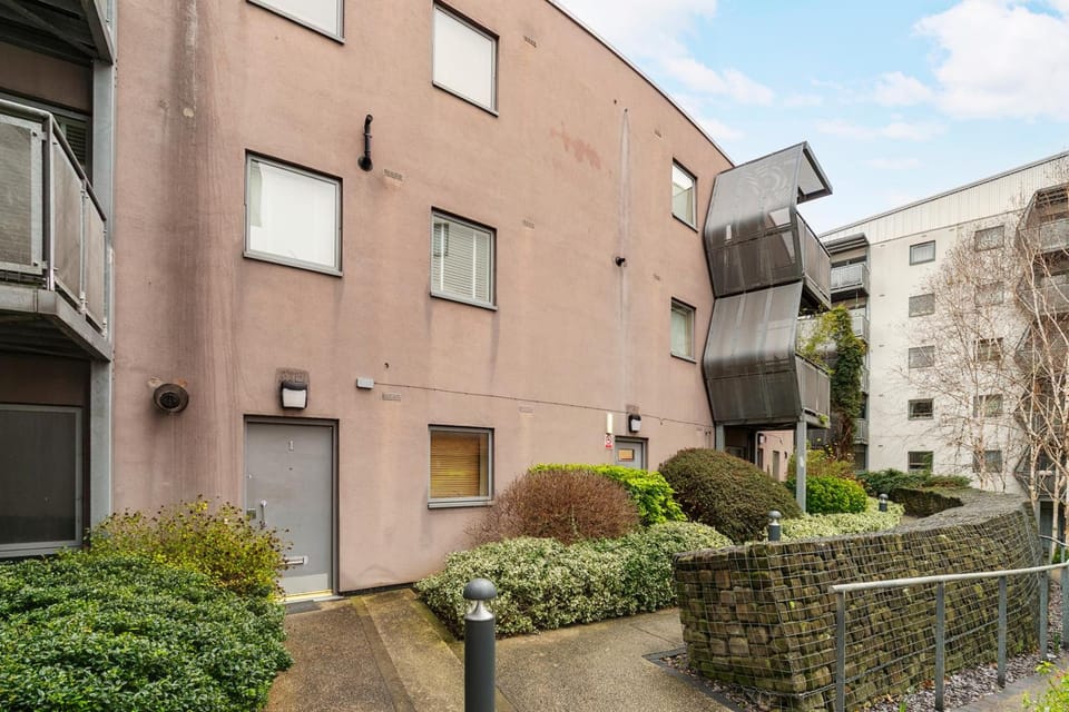 Central 1BR Full Bath near Farringdon for 4 Apartment hotel in City of Westminster
