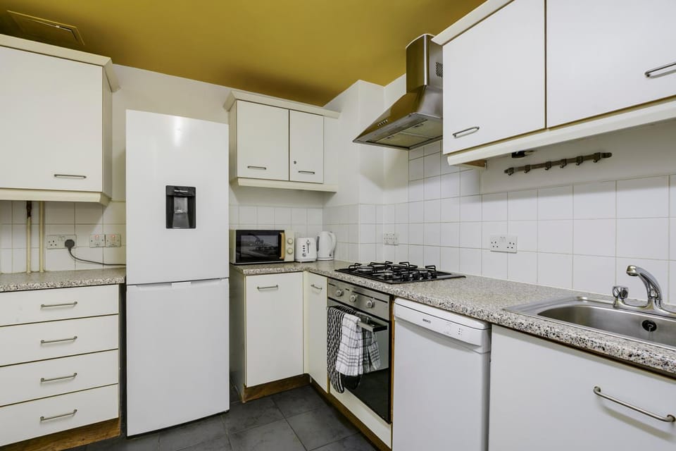 Central 1BR Full Bath near Farringdon for 4 Apartment hotel in City of Westminster