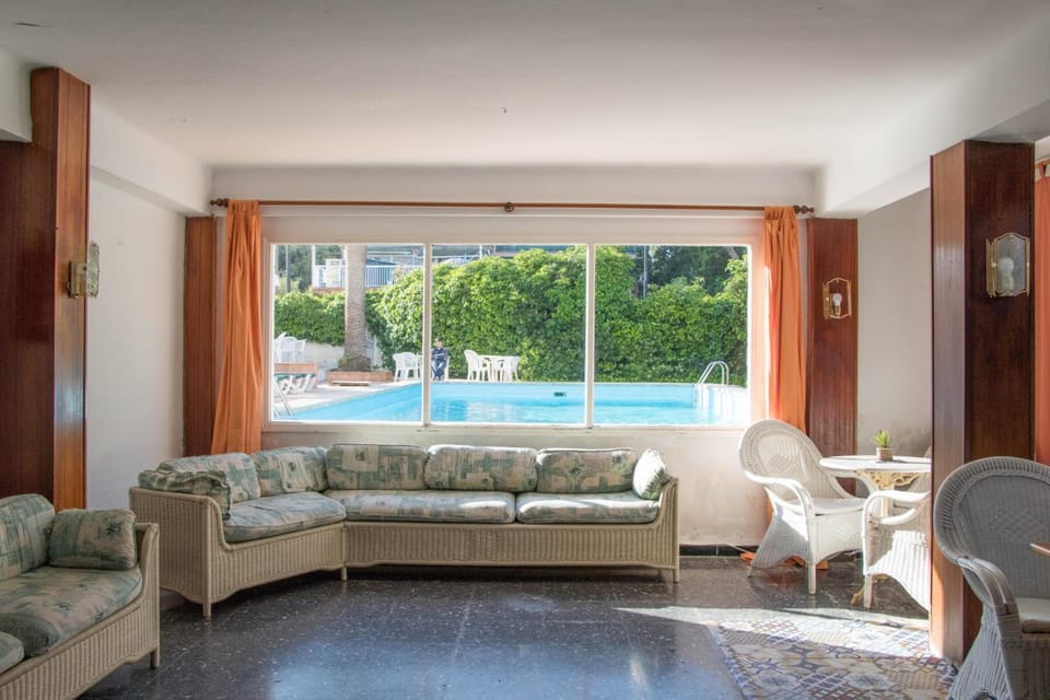 Shared lounge/TV area