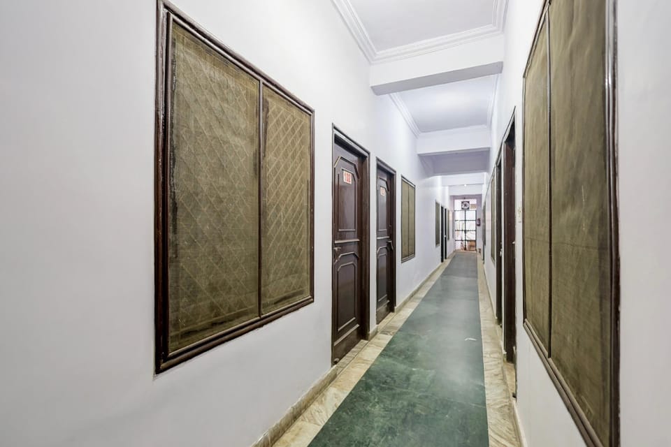 Spot On Alpha Guest House Hotel in Lucknow