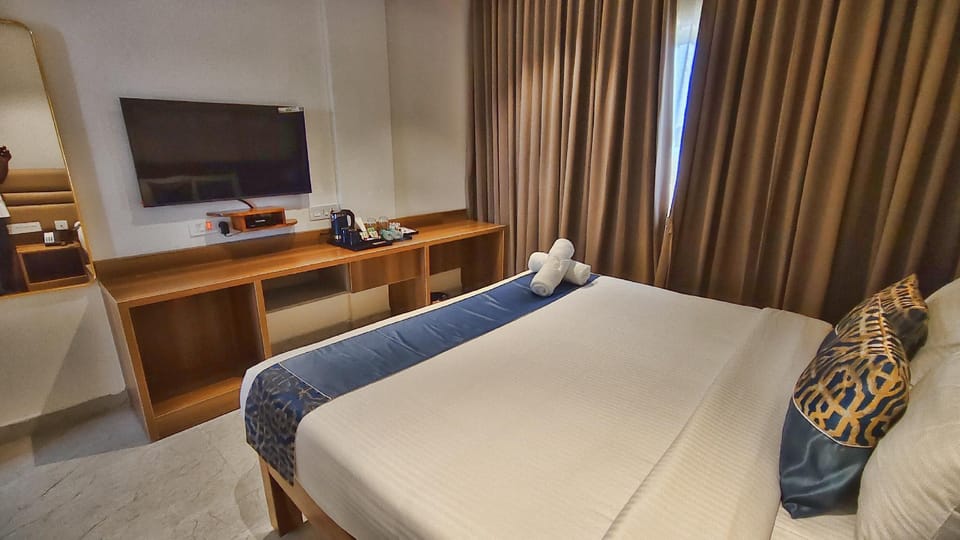 Interconnecting room(s) available