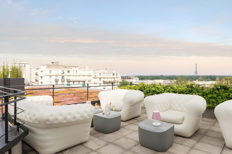 Hotel Atrium Hotel in Suresnes