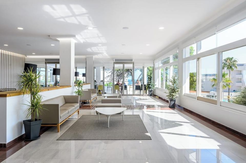 Hotel Vibra Riviera Hotel in Ibiza