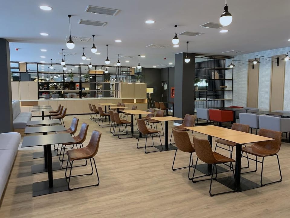 Ramada by Wyndham Valencia Almussafes Hotel in Ribera Baixa
