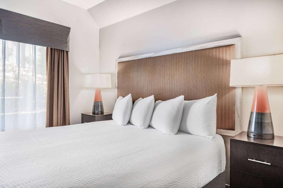 Ramada by Wyndham Bakersfield North Hotel in Bakersfield