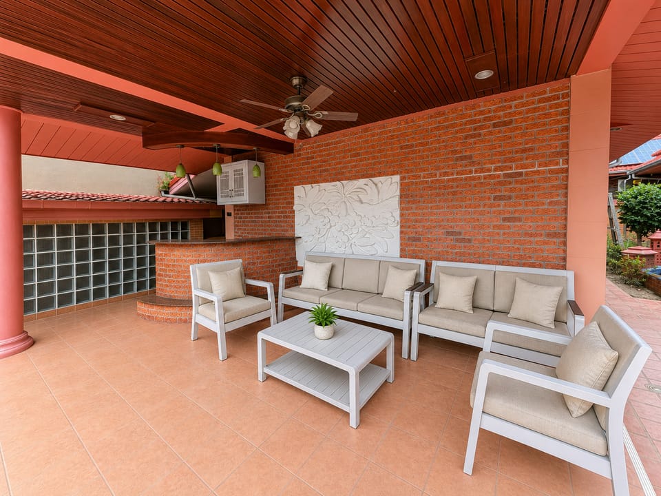 Golden Thai Courtyard Resort in Pattaya City
