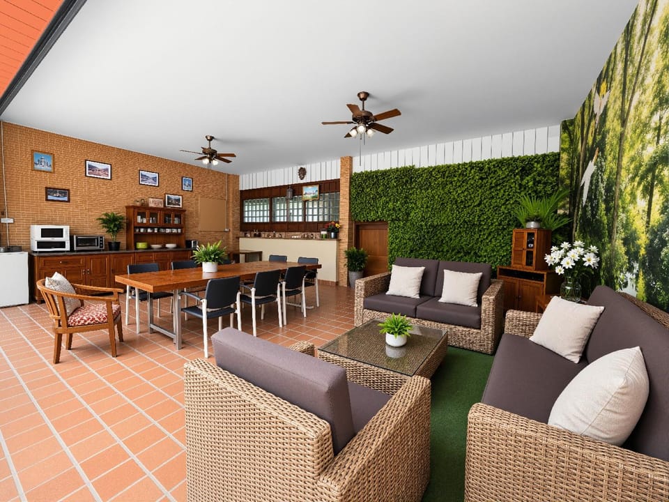 Golden Thai Courtyard Resort in Pattaya City