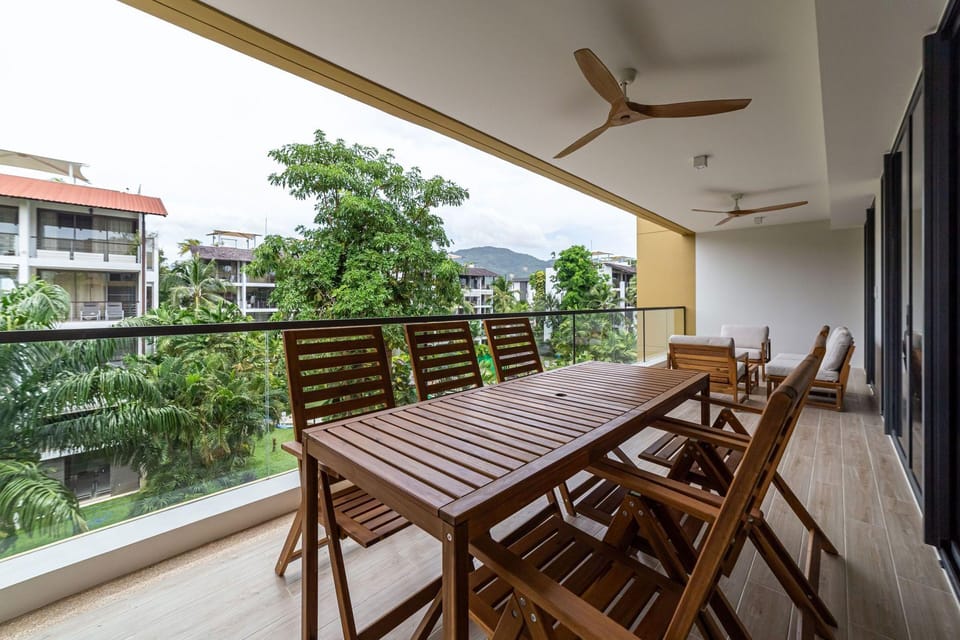 Seaside 2BR 200 m to BangTao beach Hotel in Choeng Thale