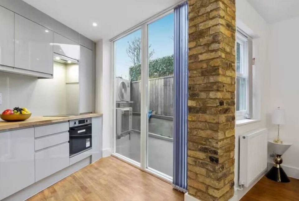 Flat 1 Victoria Grove Hotel in City of Westminster