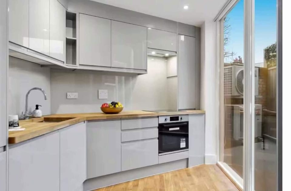 Flat 1 Victoria Grove Hotel in City of Westminster