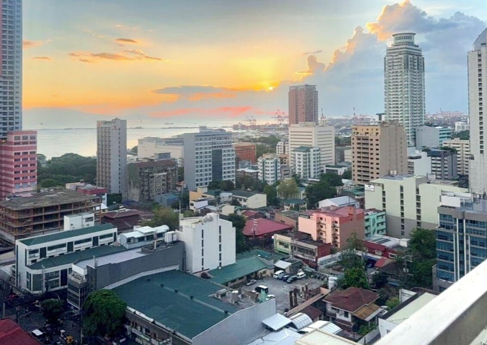 Modern Studio with Sunset View Hotel in Manila City
