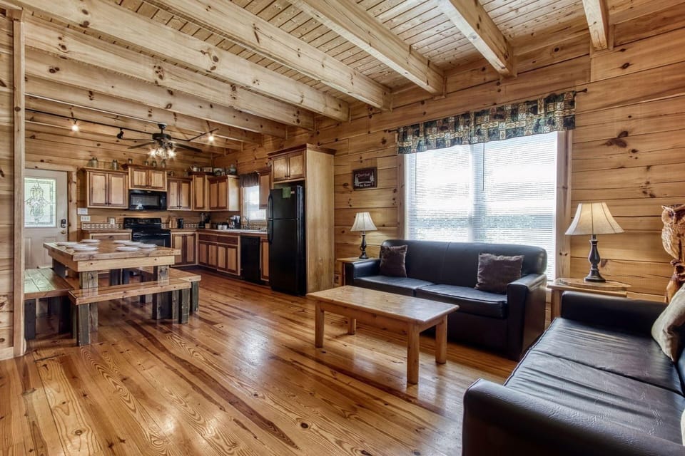 Cinema Falls - Great Location! - Convenient To Everything! 5 Bedroom Cabin by RedAwning Hotel in Pigeon Forge