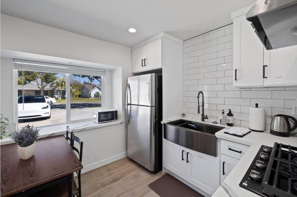 Cozy 1bd 1ba Sleeps 3 Close to Disney Hotel in Westminster
