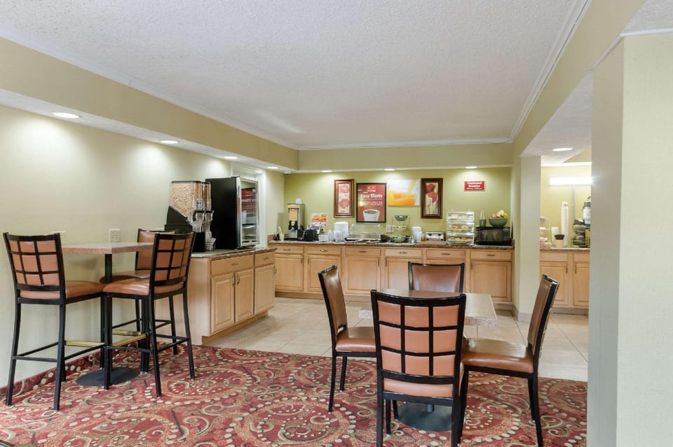 Econo Lodge Huntington - Barboursville University Area Hotel in Huntington