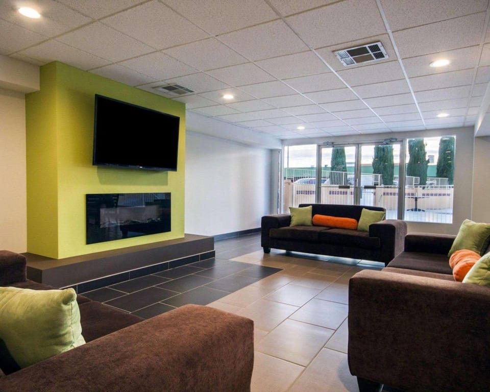 Quality Inn & Suites Airport Hotel in El Paso