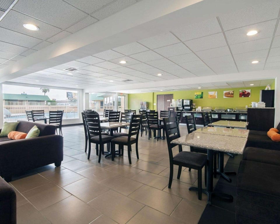 Quality Inn & Suites Airport Hotel in El Paso