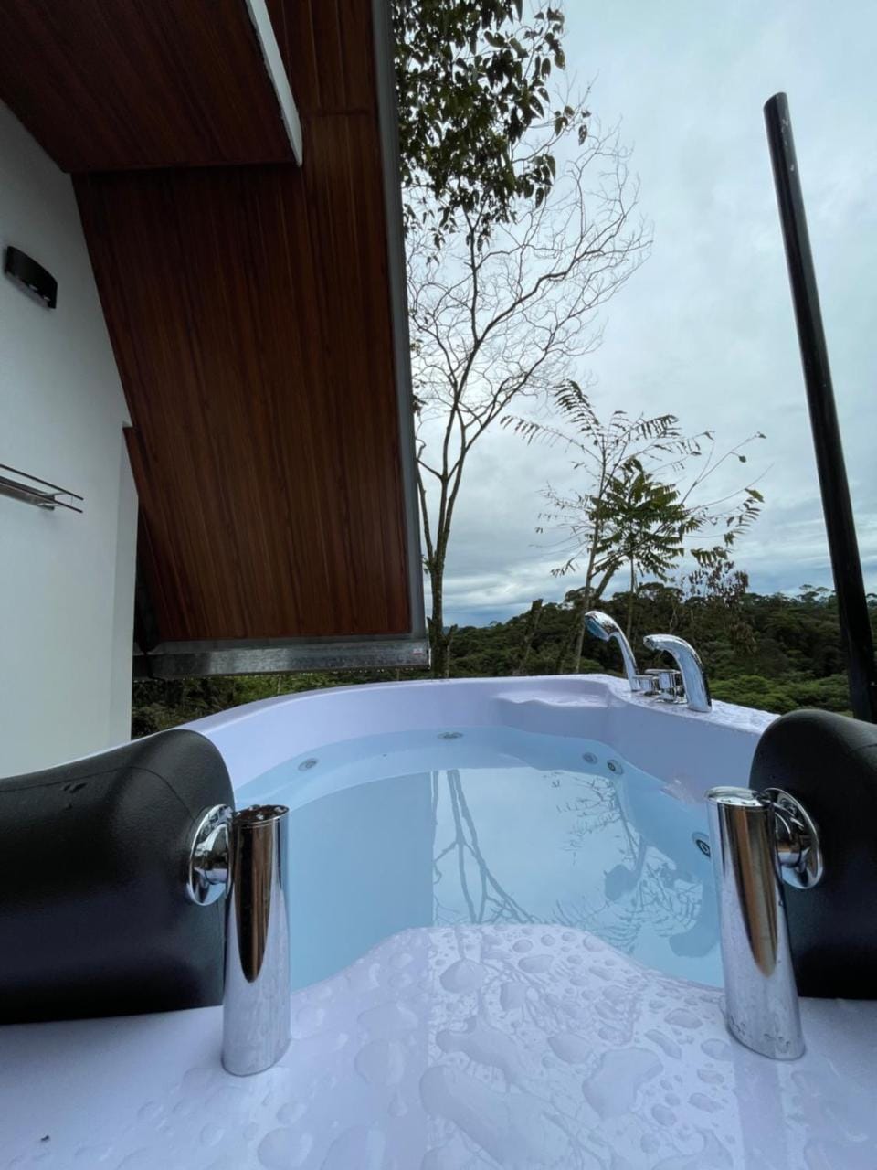Refugio de la niebla puyo glamping Love hotel in Ecuador