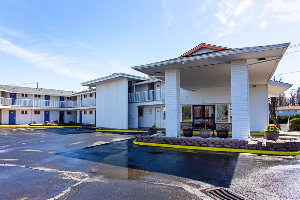 Motel 6 Pendleton, OR - West Hotel in Pendleton