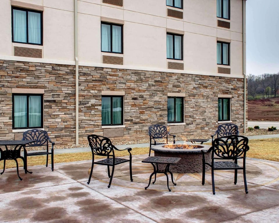 Comfort Inn & Suites Caldwell Hotel in Ohio