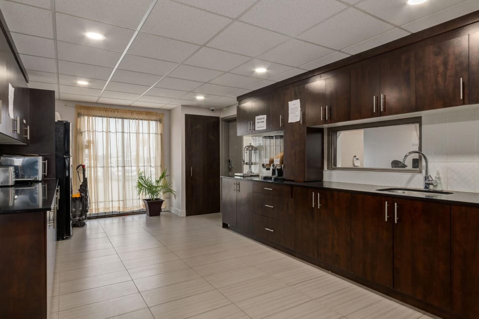 Premium Inn & Suites Motel in Calgary