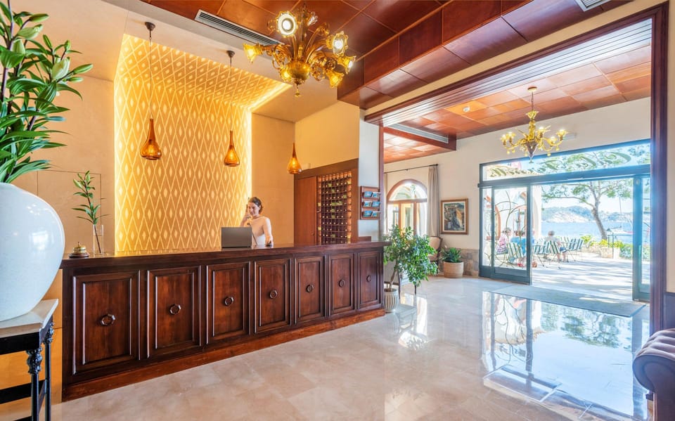 Hotel Cala Fornells Hotel in Serra de Tramuntana