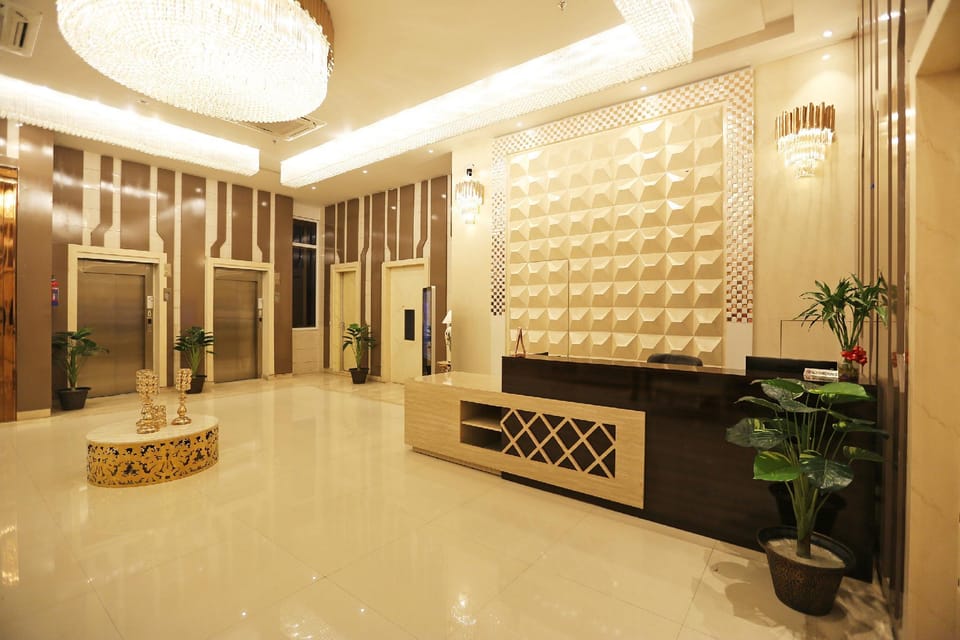 Palette - Red K  Velvet Hotel in Uttar Pradesh