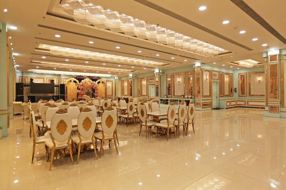 Palette - Red K  Velvet Hotel in Uttar Pradesh