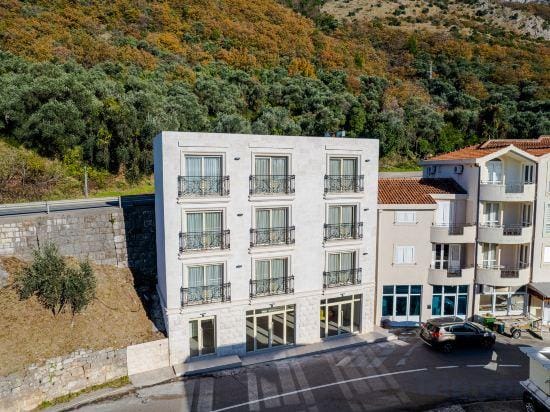 Golden Crown Hotel in Sveti Stefan