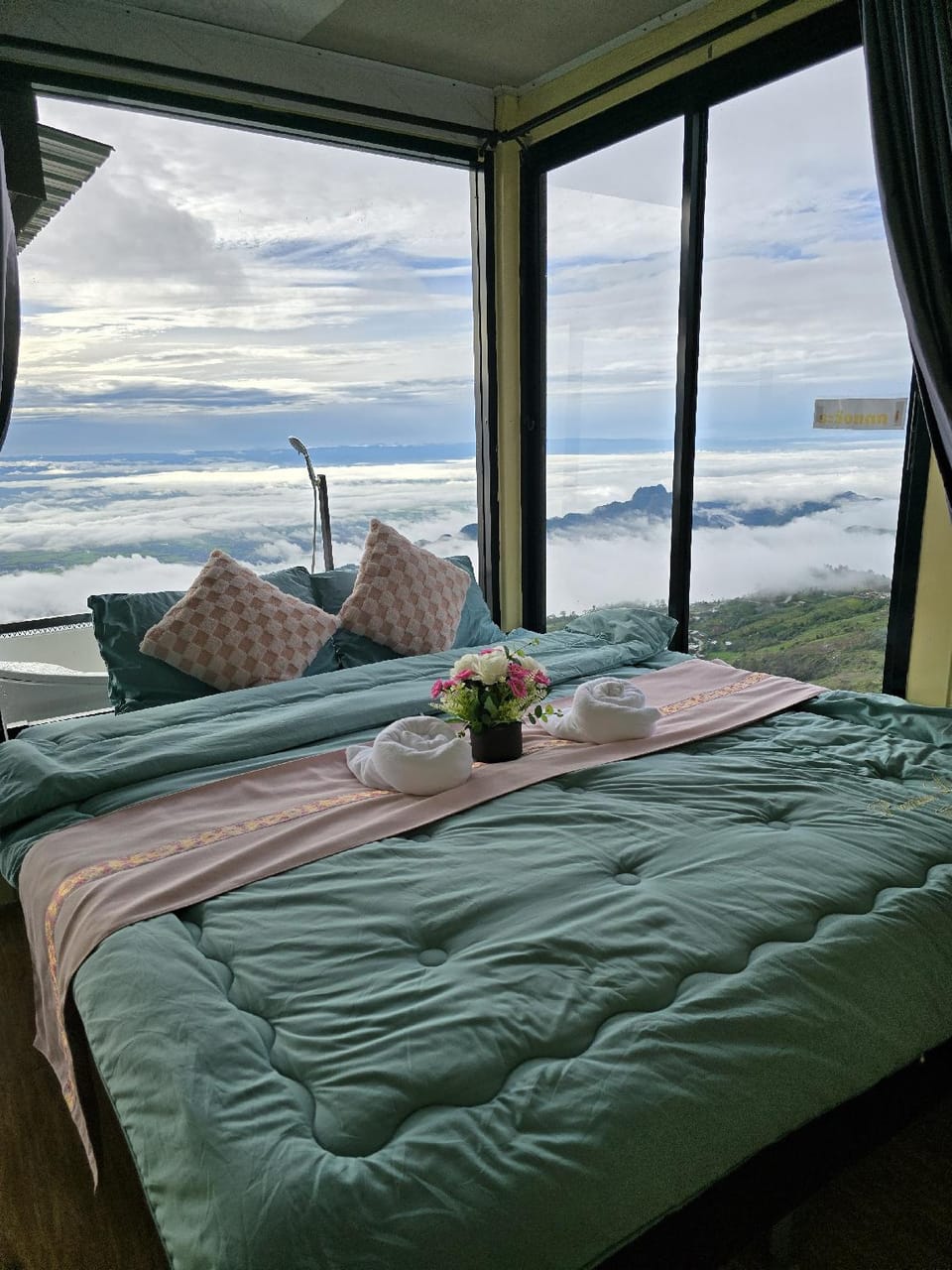 กระจก S3 Bed and Breakfast in Laos
