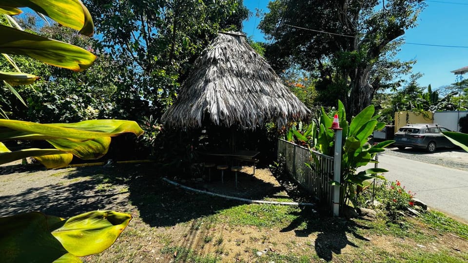 Apartamentos Equipados DMR  Bed and Breakfast in Uvita