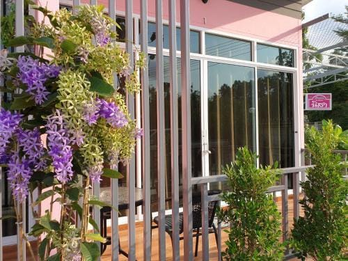Ban Suan Nisa Hotel in Chon Buri Changwat