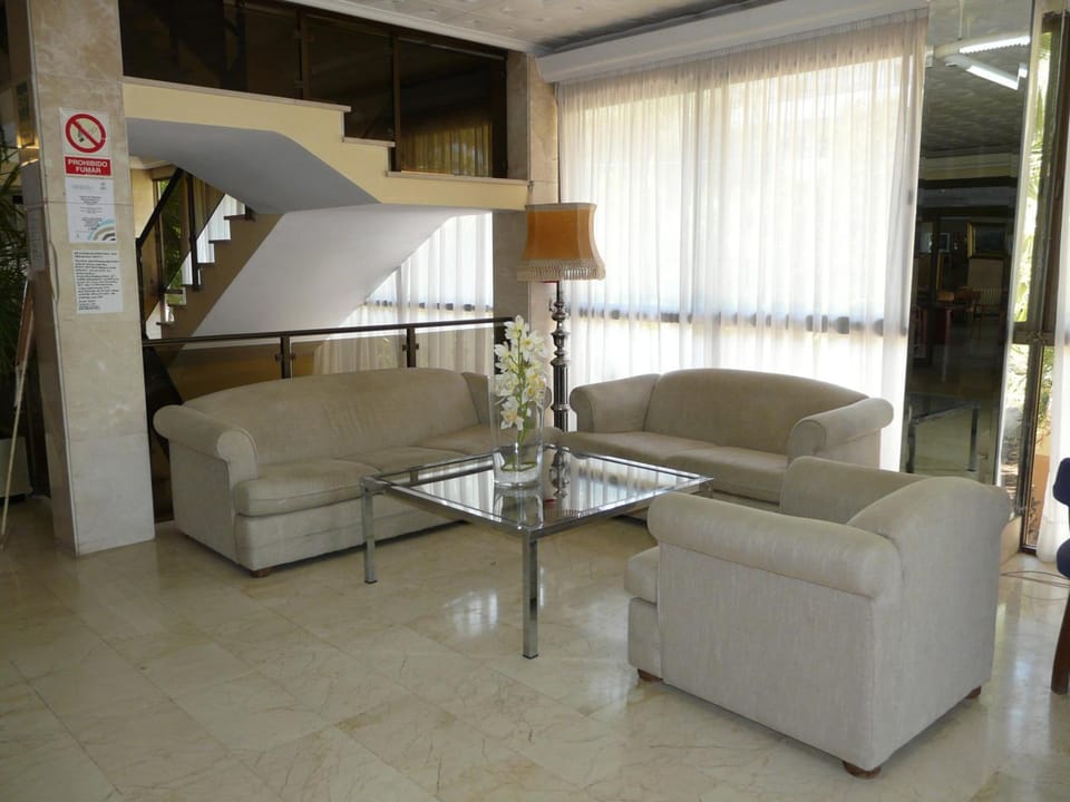 BJ Playa Blanca Hotel in S'illot