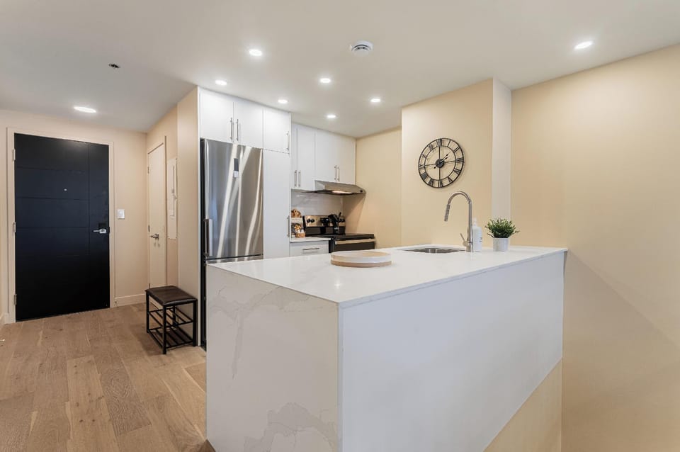 Namaste Suites Hotel in Laval