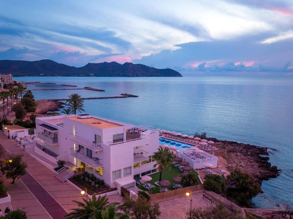 Hotel Atolon & Kaafu Beach Club Hotel in Llevant
