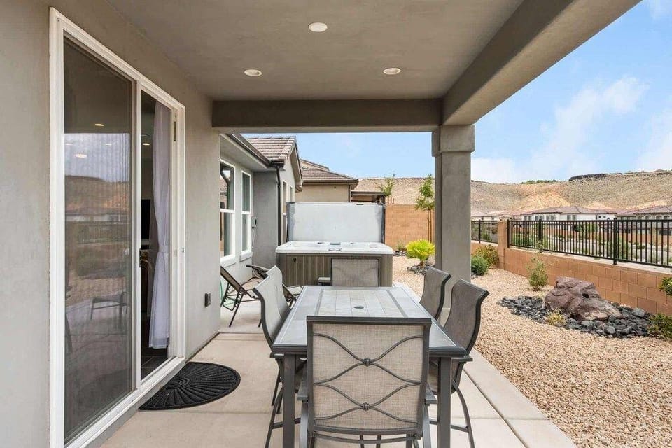 Pool View at Paseos by RedAwning Hotel in Washington