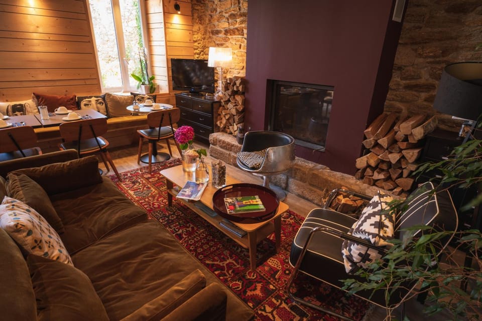 Shared lounge/TV area