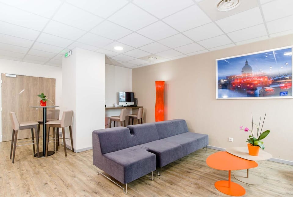 Shared lounge/TV area