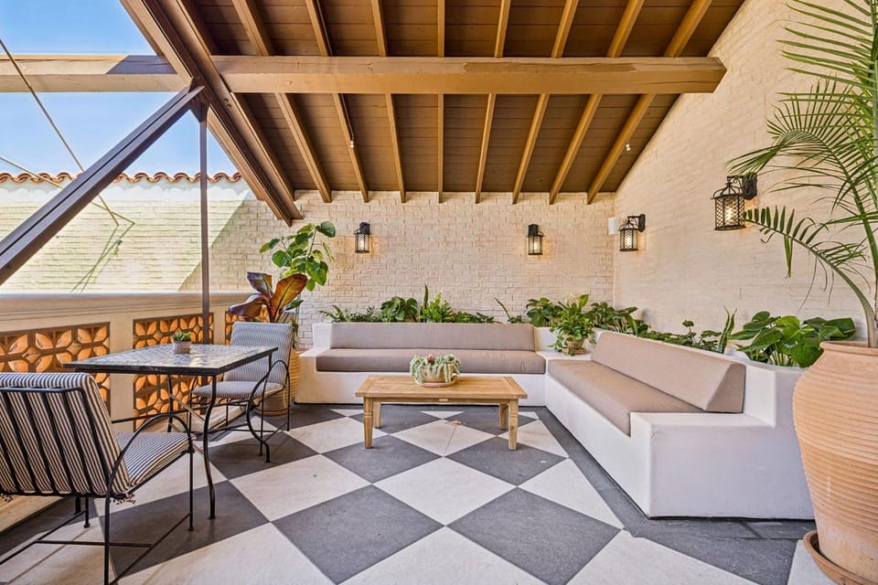 Casa Iglesia Apartment hotel in Santa Barbara