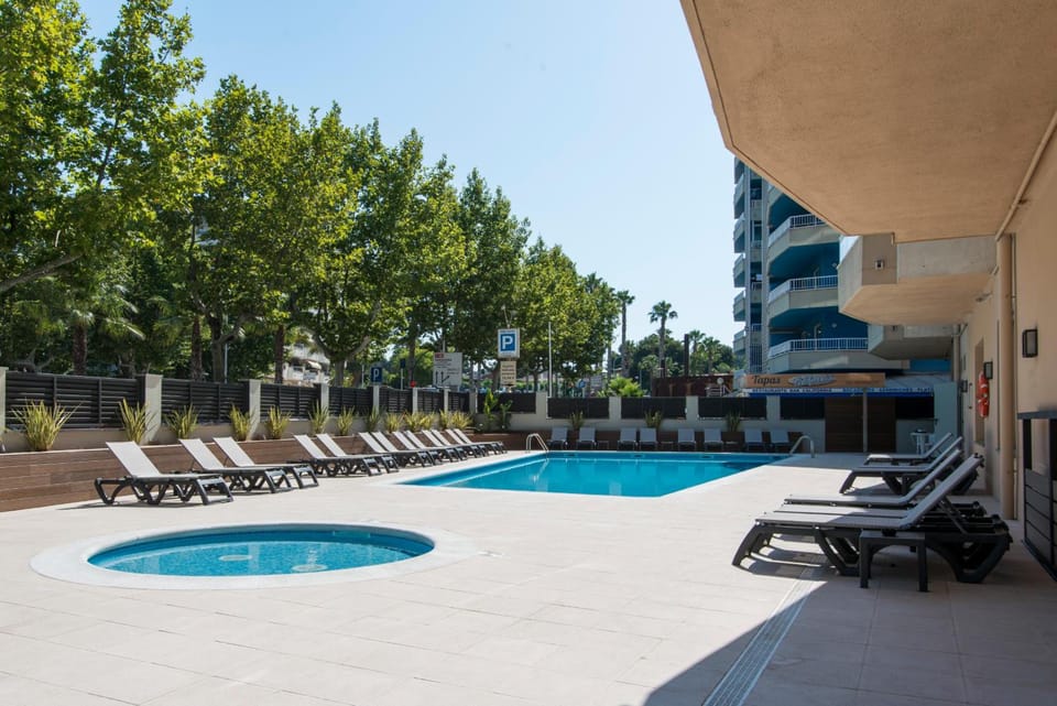 Aparthotel California Apartment hotel in Salou