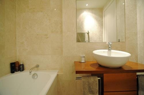Champs Elysees Homestay - AIR CONDITIONING Hotel in Paris