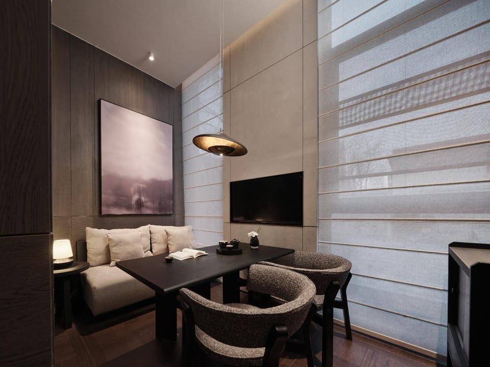Shared lounge/TV area